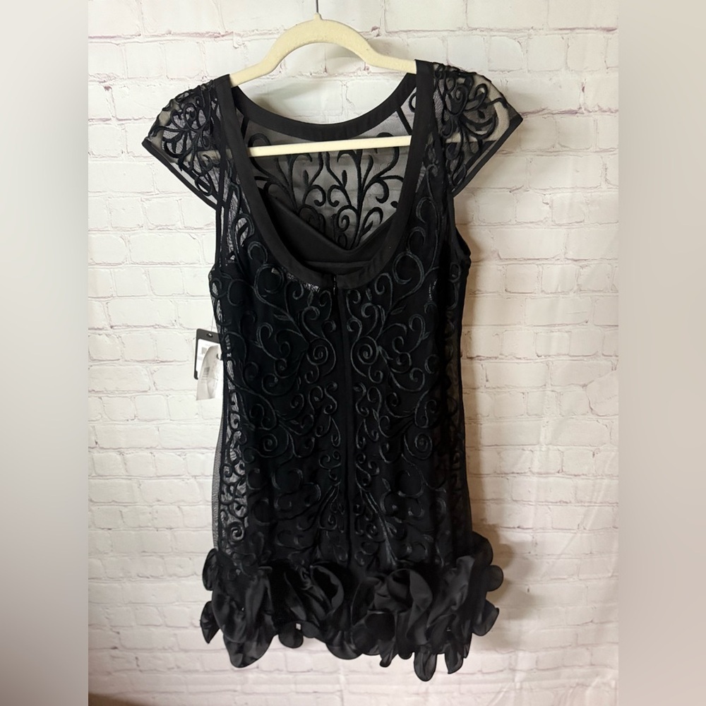 GUESS Black Lace Embroidered Cocktail Dress Ruffle Hem NWT Size 0 Date Night - Picture 3 of 7